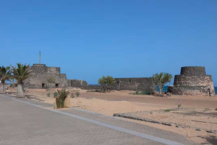 Hornos de Cal de la Guirra en Caleta de Fuste en Fuerteventura