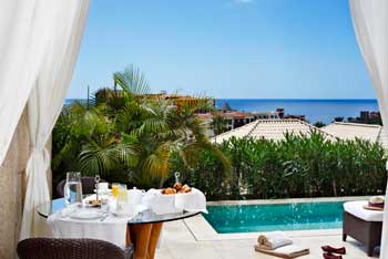 Hotel con piscina privada en la habitación en Costa Adeje Bahía del Duque