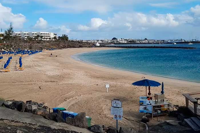 Playa Dorada de Playa Blanca en el sur de Lanzarote