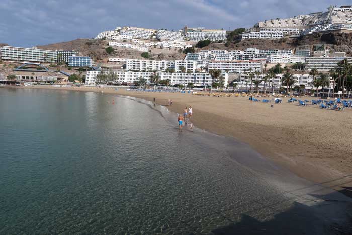 Playa de Puerto Rico en Gran Canaria y complejos hoteleros