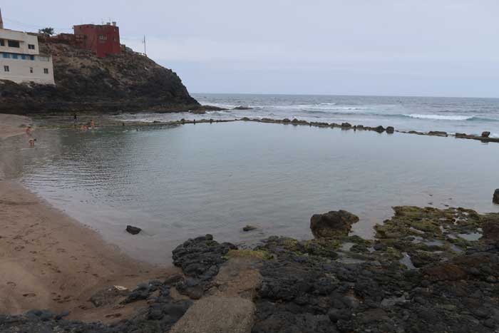 Playa y Piscina Natural de los Dos Roques en Gáldar
